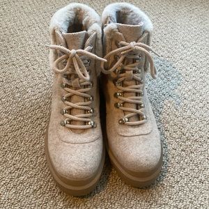 Anne Klein Women’s Carmine Beige Ankle Boots. Size 7.5